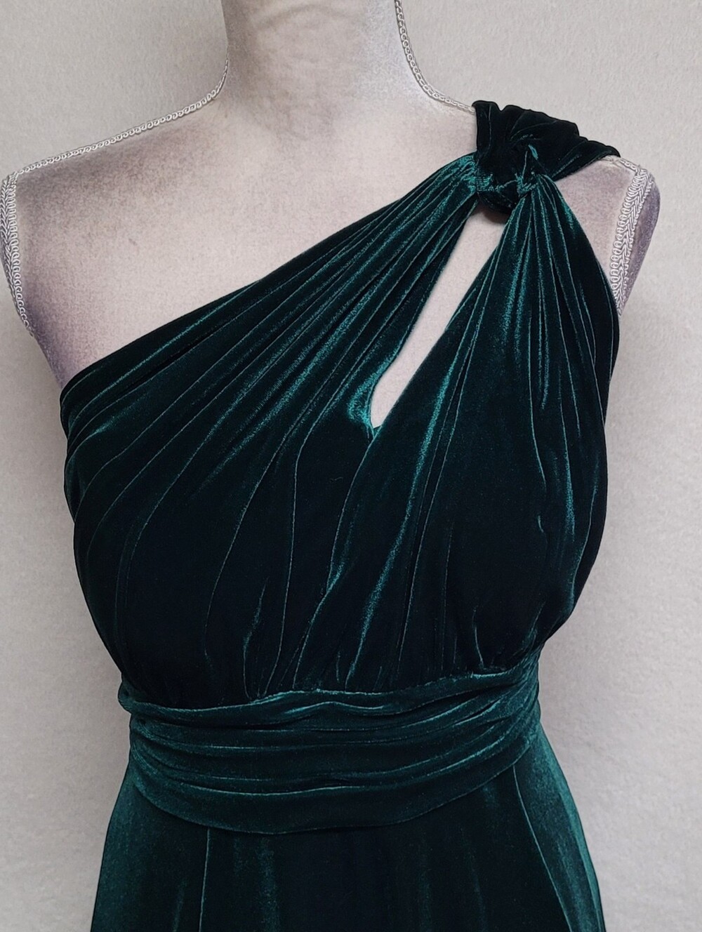 Azazie Rare Charlize Emerald Green Velvet A-line Keyhole One-Shoulder Maxi Dress - Picture 3 of 11